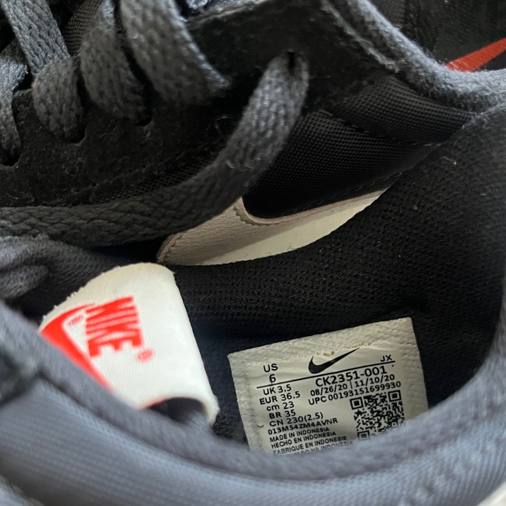 NIKE | Classic Retro Sneaks - Picture 3 of 6